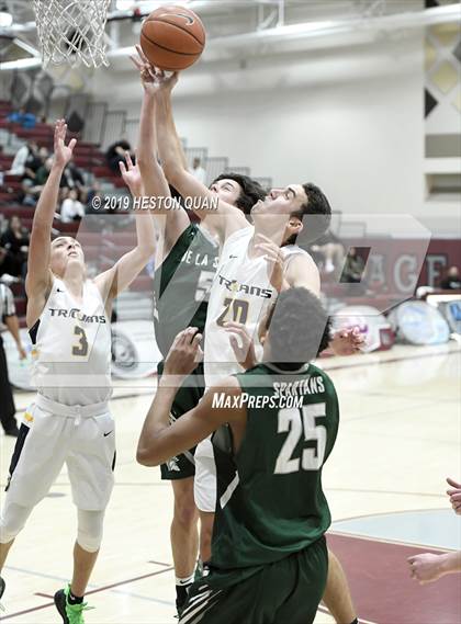 Thumbnail 1 in Oak Ridge vs. De La Salle (Rancho Mirage Holiday Invitational) photogallery.