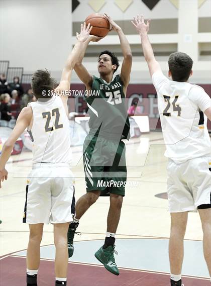 Thumbnail 2 in Oak Ridge vs. De La Salle (Rancho Mirage Holiday Invitational) photogallery.