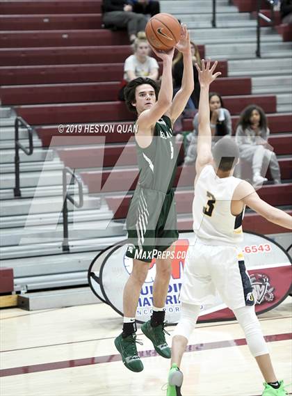 Thumbnail 2 in Oak Ridge vs. De La Salle (Rancho Mirage Holiday Invitational) photogallery.