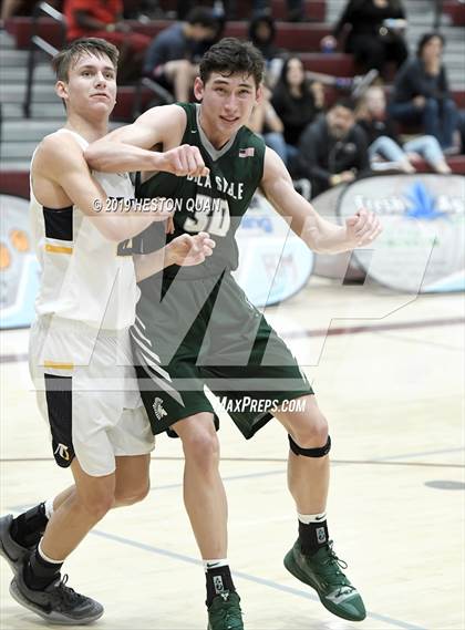Thumbnail 3 in Oak Ridge vs. De La Salle (Rancho Mirage Holiday Invitational) photogallery.