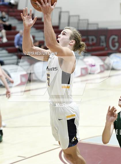 Thumbnail 1 in Oak Ridge vs. De La Salle (Rancho Mirage Holiday Invitational) photogallery.