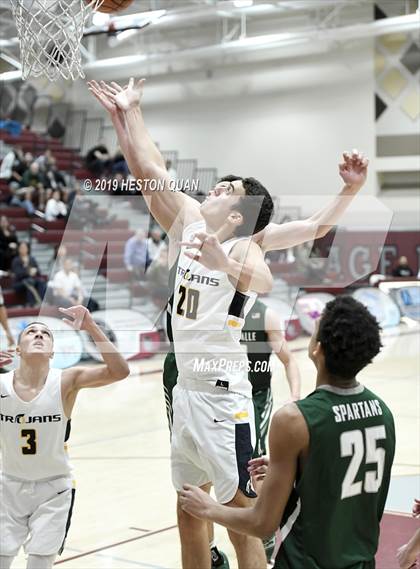 Thumbnail 2 in Oak Ridge vs. De La Salle (Rancho Mirage Holiday Invitational) photogallery.
