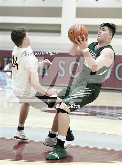 Thumbnail 3 in Oak Ridge vs. De La Salle (Rancho Mirage Holiday Invitational) photogallery.