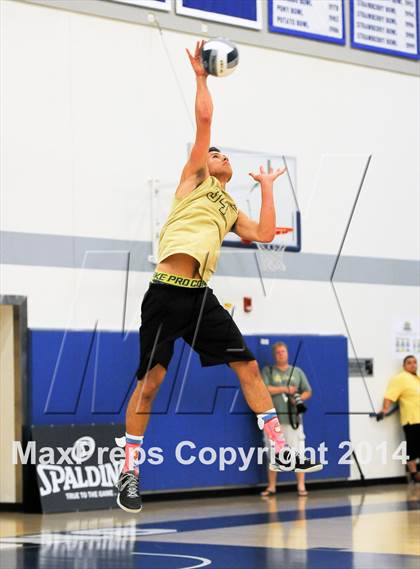 Thumbnail 2 in Cathedral vs. Bishop Montgomery (CIF SS D4 Final) photogallery.