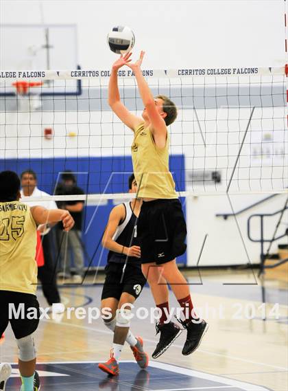 Thumbnail 3 in Cathedral vs. Bishop Montgomery (CIF SS D4 Final) photogallery.
