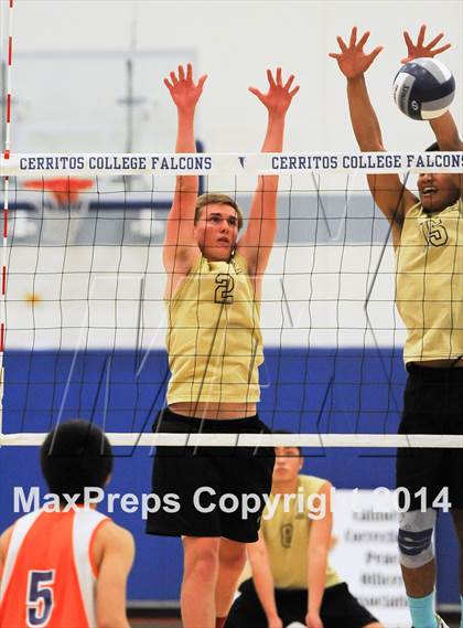 Thumbnail 2 in Cathedral vs. Bishop Montgomery (CIF SS D4 Final) photogallery.