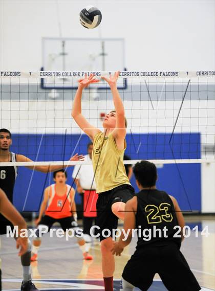 Thumbnail 3 in Cathedral vs. Bishop Montgomery (CIF SS D4 Final) photogallery.