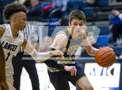 Thumbnail 2 in Althoff Catholic vs. Belleville East photogallery.