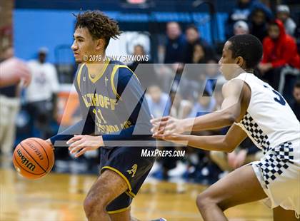 Thumbnail 3 in Althoff Catholic vs. Belleville East photogallery.