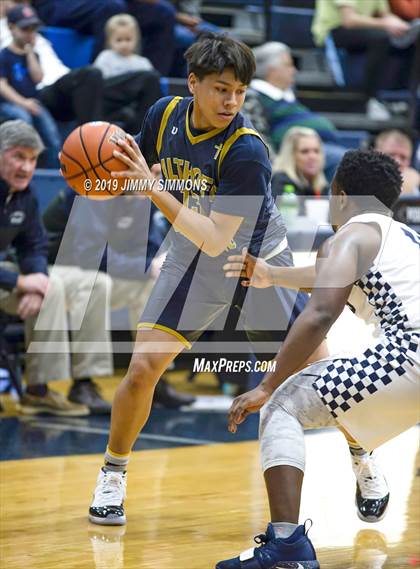 Thumbnail 3 in Althoff Catholic vs. Belleville East photogallery.