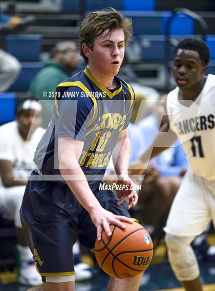 Thumbnail 2 in Althoff Catholic vs. Belleville East photogallery.
