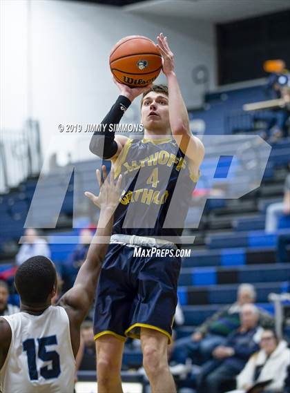 Thumbnail 3 in Althoff Catholic vs. Belleville East photogallery.