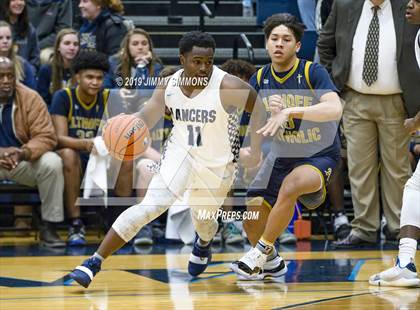 Thumbnail 1 in Althoff Catholic vs. Belleville East photogallery.