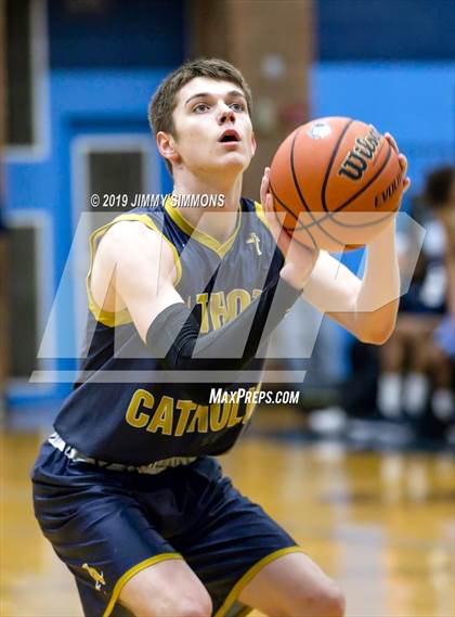 Thumbnail 3 in Althoff Catholic vs. Belleville East photogallery.
