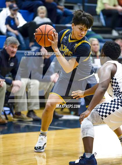 Thumbnail 1 in Althoff Catholic vs. Belleville East photogallery.