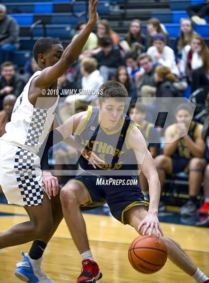 Thumbnail 2 in Althoff Catholic vs. Belleville East photogallery.