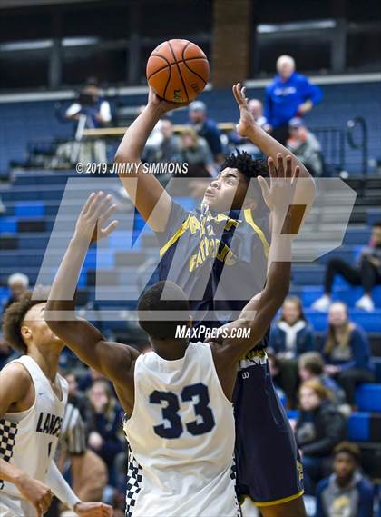 Thumbnail 1 in Althoff Catholic vs. Belleville East photogallery.