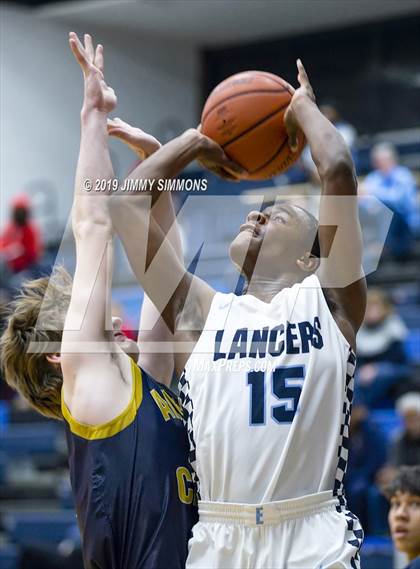 Thumbnail 2 in Althoff Catholic vs. Belleville East photogallery.