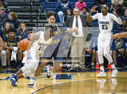 Thumbnail 2 in Althoff Catholic vs. Belleville East photogallery.