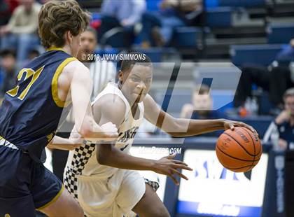 Thumbnail 3 in Althoff Catholic vs. Belleville East photogallery.