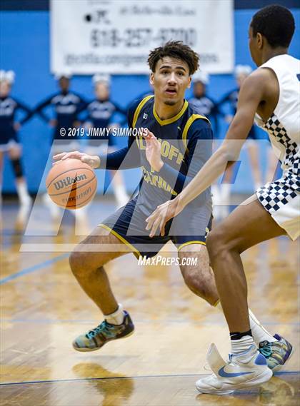 Thumbnail 2 in Althoff Catholic vs. Belleville East photogallery.