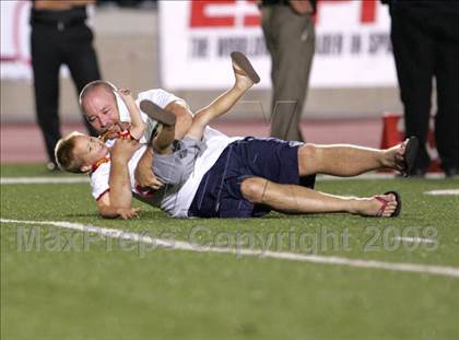 Thumbnail 3 in Carson vs. Mater Dei photogallery.