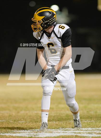 Thumbnail 2 in Mission Bay @ Holtville (CIF SDS D5 Quarterfinal) photogallery.