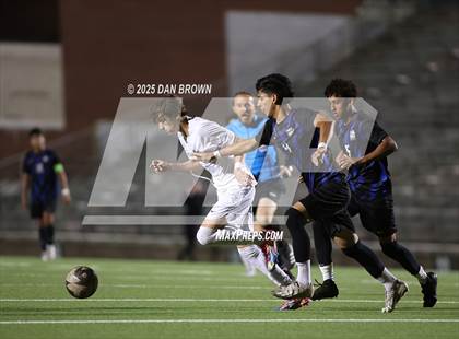 Thumbnail 3 in North Mesquite vs. Heritage (UIL 5A D1 Regional Semis) photogallery.