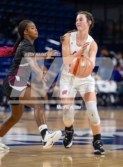 Thumbnail 2 in Jefferson vs. Winnsboro (UIL 3A Area Playoff) photogallery.