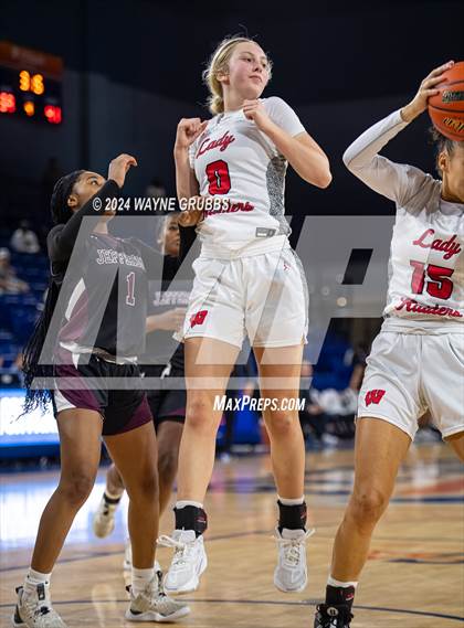 Thumbnail 2 in Jefferson vs. Winnsboro (UIL 3A Area Playoff) photogallery.