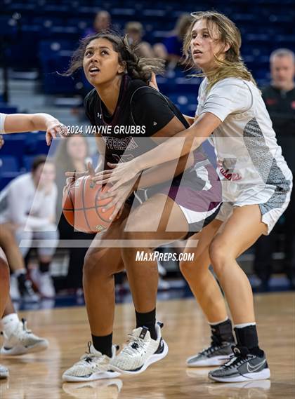 Thumbnail 3 in Jefferson vs. Winnsboro (UIL 3A Area Playoff) photogallery.