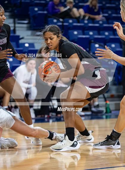 Thumbnail 2 in Jefferson vs. Winnsboro (UIL 3A Area Playoff) photogallery.