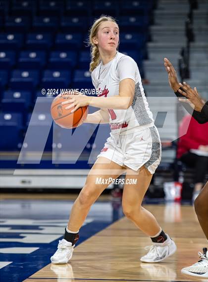 Thumbnail 2 in Jefferson vs. Winnsboro (UIL 3A Area Playoff) photogallery.