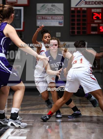 Thumbnail 3 in Shasta vs. Chico photogallery.