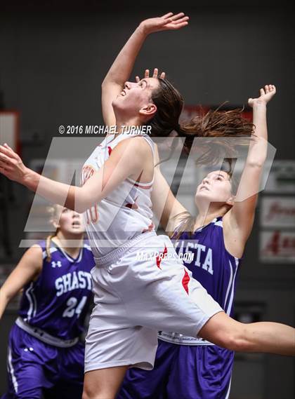 Thumbnail 2 in Shasta vs. Chico photogallery.