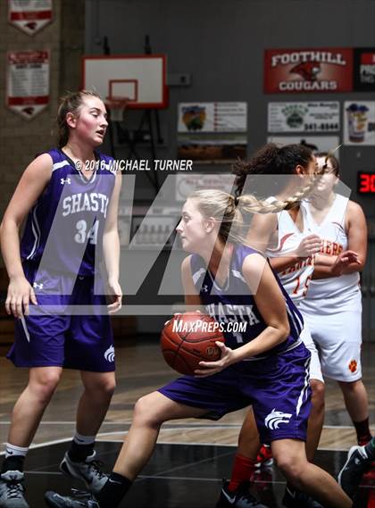 Thumbnail 3 in Shasta vs. Chico photogallery.