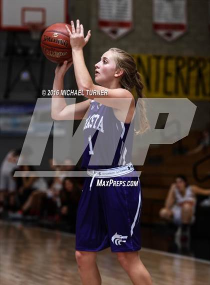 Thumbnail 3 in Shasta vs. Chico photogallery.