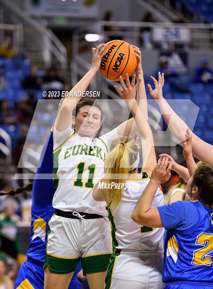 Thumbnail 2 in Coleville vs. Eureka (NIAA 1A State Semifinals) photogallery.