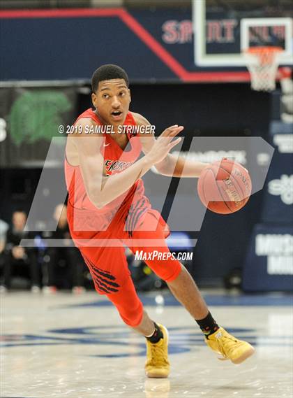 Thumbnail 2 in De La Salle vs. San Joaquin Memorial (MaxPreps MLK Classic) photogallery.