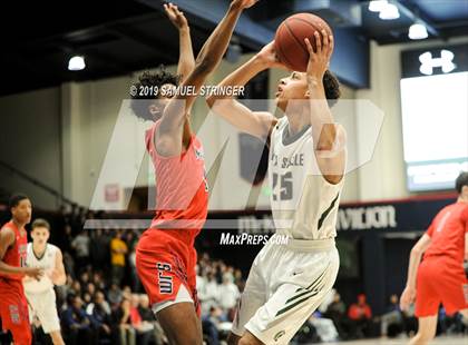 Thumbnail 3 in De La Salle vs. San Joaquin Memorial (MaxPreps MLK Classic) photogallery.