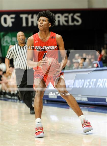 Thumbnail 2 in De La Salle vs. San Joaquin Memorial (MaxPreps MLK Classic) photogallery.