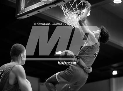 Thumbnail 1 in De La Salle vs. San Joaquin Memorial (MaxPreps MLK Classic) photogallery.