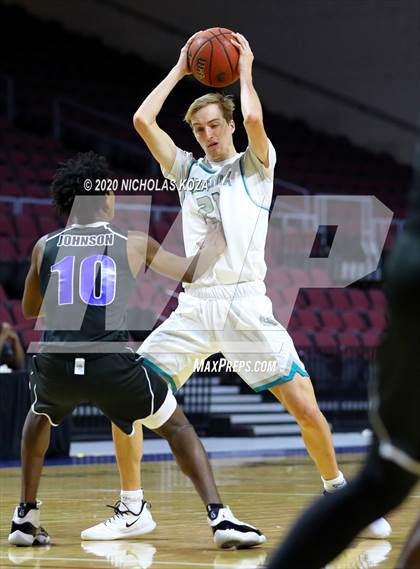 Thumbnail 1 in Fort Lauderdale vs. Farmington (Tarkanian Classic) photogallery.