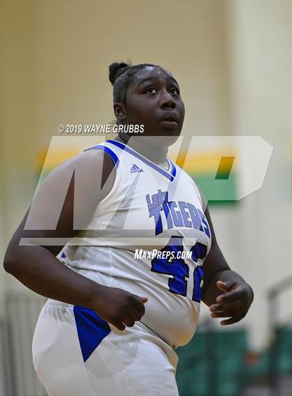 Thumbnail 1 in De Kalb vs Linden-Kildare (Harleton Holiday Tournament) photogallery.
