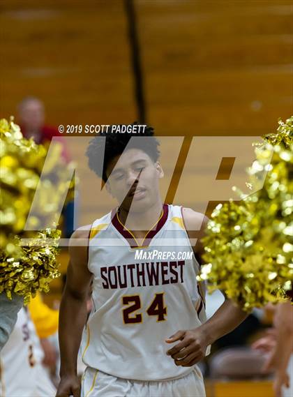 Thumbnail 1 in Mt. Carmel vs. Southwest SD (CIF SDS D4 Championship) photogallery.