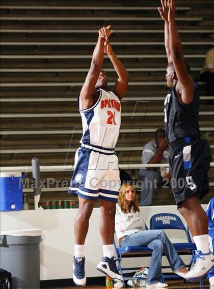 Thumbnail 3 in Seven Lakes vs. Summit (McDonald's Texas Invitational) photogallery.