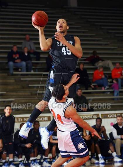 Thumbnail 2 in Seven Lakes vs. Summit (McDonald's Texas Invitational) photogallery.