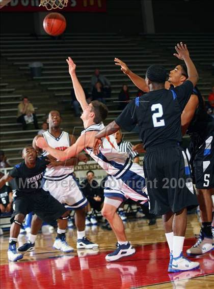 Thumbnail 3 in Seven Lakes vs. Summit (McDonald's Texas Invitational) photogallery.