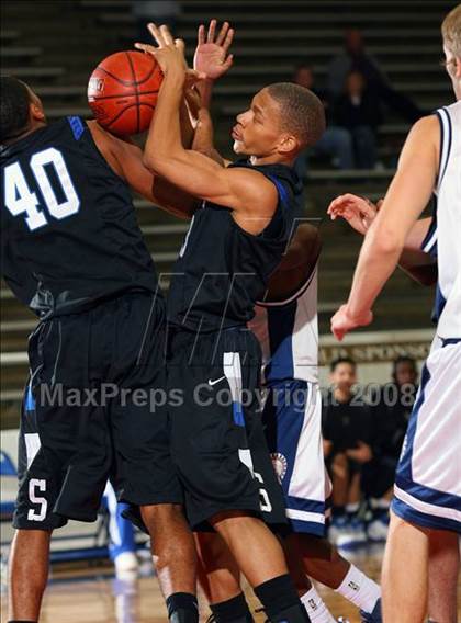 Thumbnail 2 in Seven Lakes vs. Summit (McDonald's Texas Invitational) photogallery.