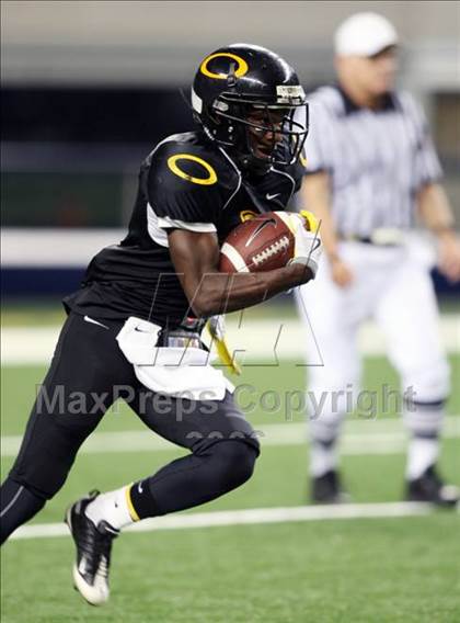 Thumbnail 2 in Klein Oak vs. Notre Dame (Kirk Herbstreit Varsity Football Classic) photogallery.